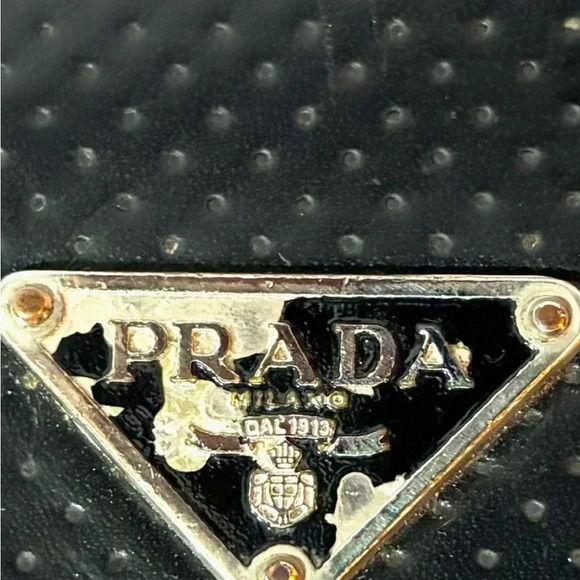 Prada unisex black leather wallet - Picture 13 of 13